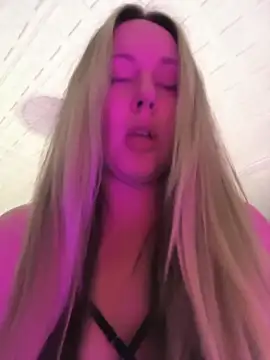 Snapshot of Mona_Plus chatting on 5, 1, 2026 Mona Plus online show from 5, 1, 2026