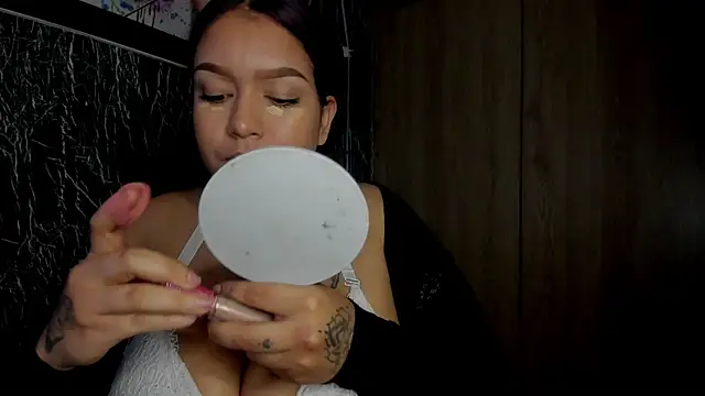 Snapshot of Bellota_Girl chatting on 18, 10, 2025 Bellota Girl online show from 18, 10, 2025