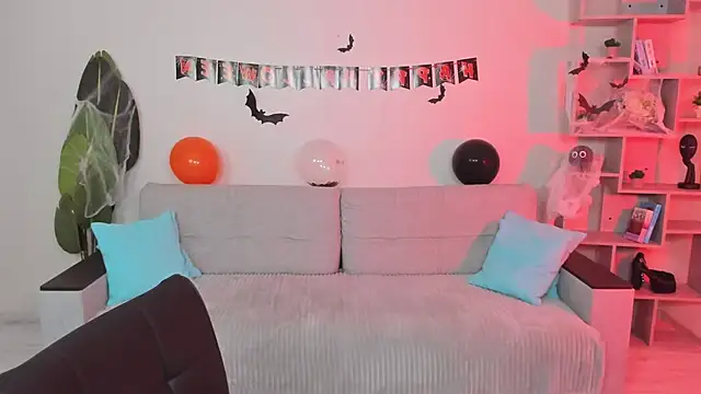 GabriellaMays online show from 17, 10, 2025