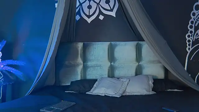 Arii moon online show from 16, 9, 2025