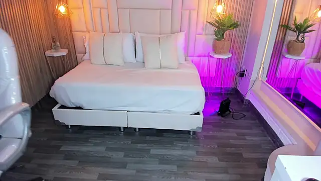 MelanieHillss online show from 12, 9, 2025