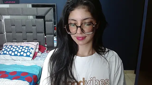 Violett 11 online show from 15, 3, 2025