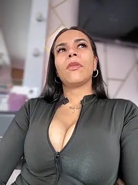 Snapshot of Naatalia chatting on 28, 10, 2025 Naatalia online show from 28, 10, 2025