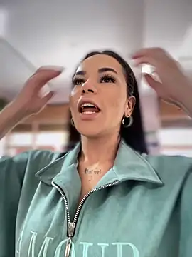 Snapshot of Naatalia chatting on 31, 10, 2025 Naatalia online show from 31, 10, 2025