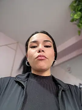 Snapshot of Naatalia chatting on 27, 11, 2025 Naatalia online show from 27, 11, 2025