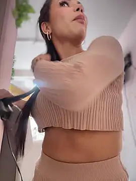 Snapshot of Naatalia chatting on 28, 11, 2025 Naatalia online show from 28, 11, 2025