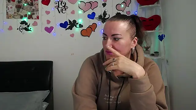 DianaMGG online show from 28, 2, 2025