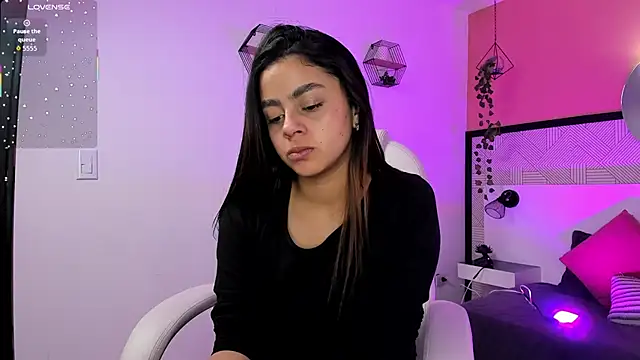 Bella walker  online show from 9, 3, 2026