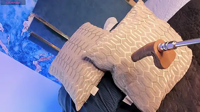 Natty roberts  online show from 26, 11, 2025