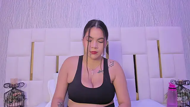 hillary uckerman  online show from 26, 10, 2025