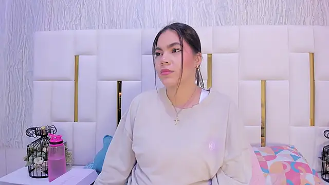 hillary uckerman  online show from 31, 10, 2025