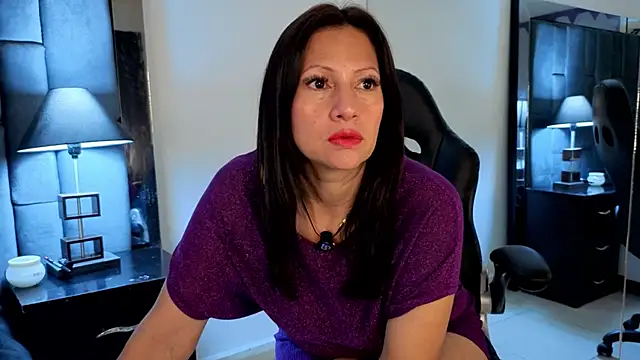 Snapshot of Aisha_Nowak chatting on 7, 11, 2025 Aisha Nowak online show from 7, 11, 2025