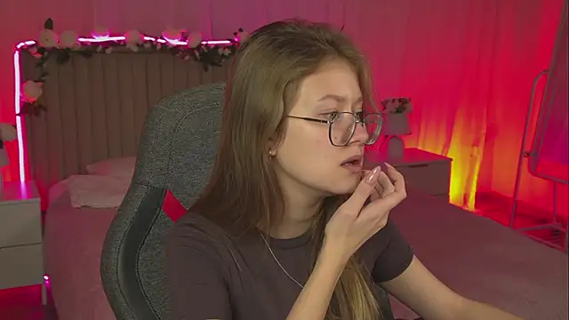 EveMundie online show from 12, 11, 2025