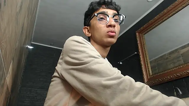 Snapshot of Martin_Linares chatting on 4, 3, 2025 Martin Linares online show from 4, 3, 2025