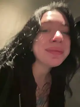 AlishaPrettyBlade online show from 17, 4, 2026