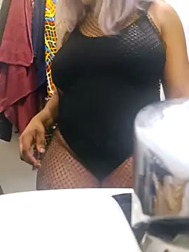 Snapshot of Louna45dv chatting on 17, 2, 2025 Louna45dv online show from 17, 2, 2025