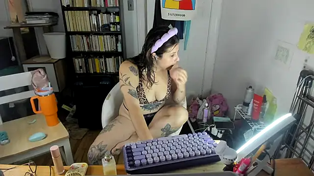 Snapshot of Rosiee69_ chatting on 11, 10, 2025 Rosiee69  online show from 11, 10, 2025