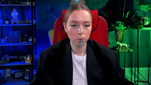 JenniferGraces online show from 6, 3, 2025