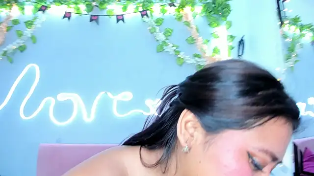 Luna Sommer online show from 5, 3, 2025