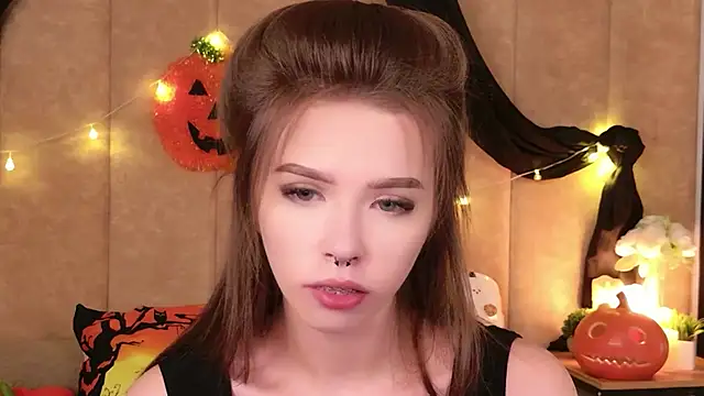 Sierra Fane online show from 3, 11, 2025