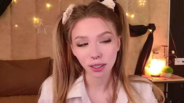 Snapshot of Sierra_Fane chatting on 27, 4, 2026 Sierra Fane online show from 27, 4, 2026