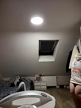 May Alisa online show from 29, 9, 2025