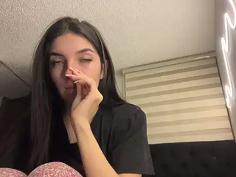 DesireLuxe online show from 31, 3, 2026