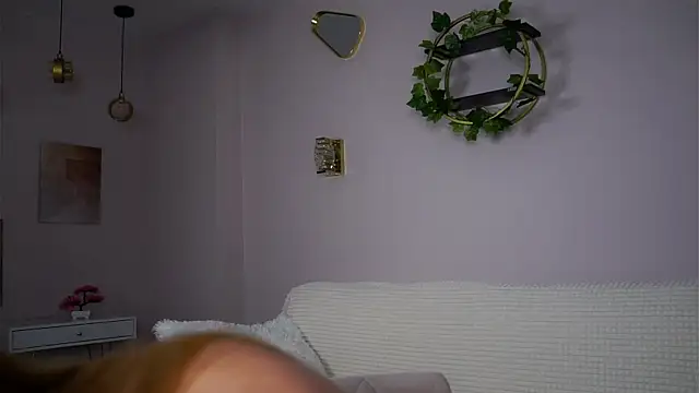 SunnivaCovil online show from 15, 10, 2025