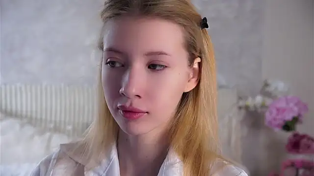 Snapshot of SunnivaCovil chatting on 23, 4, 2026 SunnivaCovil online show from 23, 4, 2026