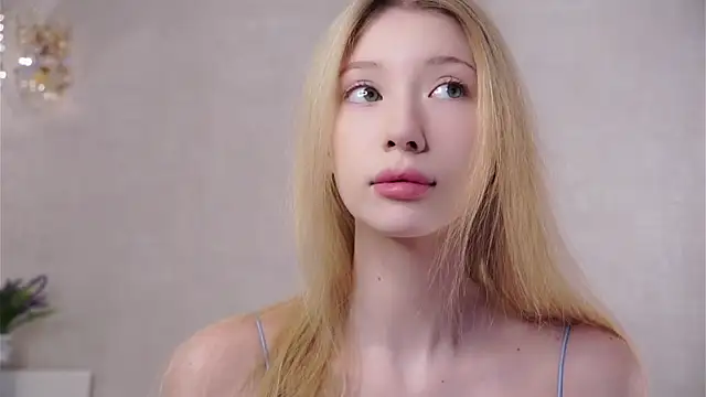 Snapshot of SunnivaCovil chatting on 18, 5, 2026 SunnivaCovil online show from 18, 5, 2026