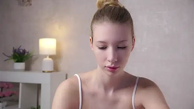 Snapshot of SunnivaCovil chatting on 28, 5, 2026 SunnivaCovil online show from 28, 5, 2026