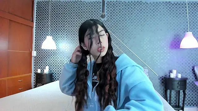 Cassie bloom online show from 15, 6, 2026