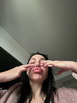 Mia Splash online show from 7, 2, 2026