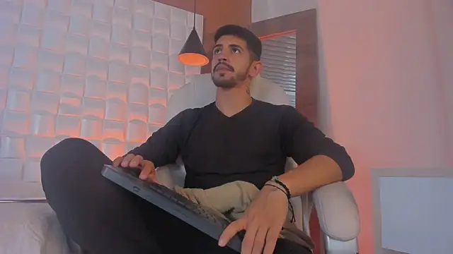 AlejandroStormm online show from 10, 10, 2025