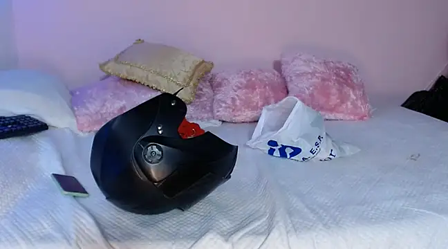 Maddy Jhonsson online show from 3, 3, 2025