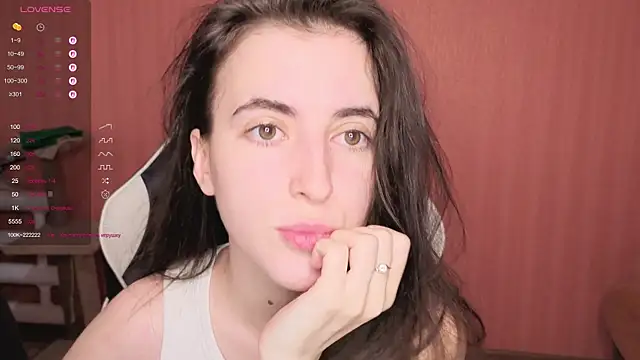 Snapshot of reaiss chatting on 5, 10, 2025 reaiss online show from 5, 10, 2025