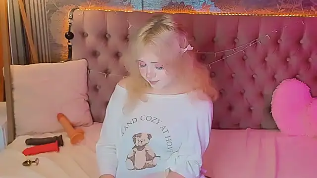EmilyAngells online show from 11, 6, 2026