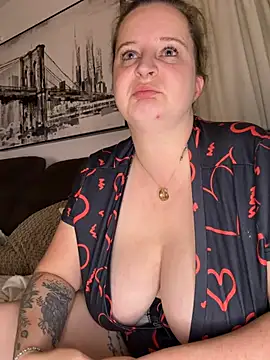 Snapshot of curvy_eina chatting on 9, 7, 2026 curvy eina online show from 9, 7, 2026