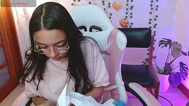 Snapshot of hellokitty__valery chatting on 6, 7, 2026 hellokitty valery online show from 6, 7, 2026