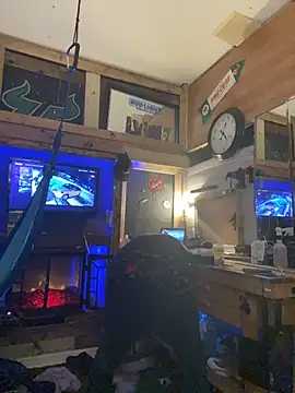 Polaroid White online show from 18, 11, 2025