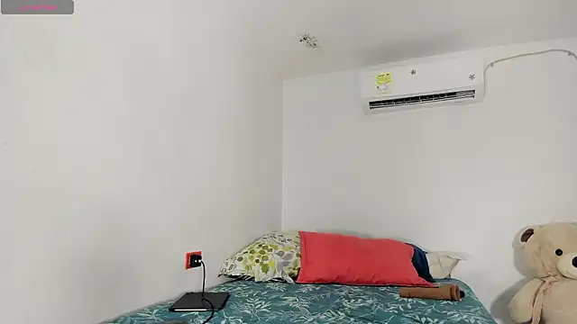 flor herrera01 online show from 19, 2, 2026