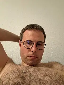 Snapshot of Simonudist chatting on 14, 4, 2026 Simonudist online show from 14, 4, 2026
