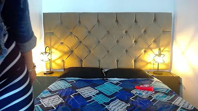 laura hotties online show from 21, 3, 2025