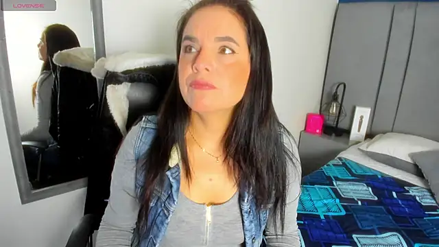 laura hotties online show from 2, 2, 2026