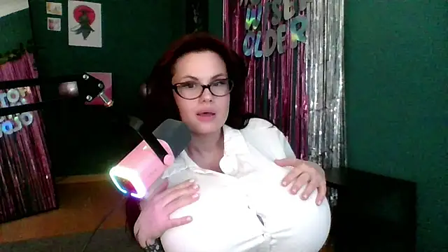 Snapshot of Della_Ideal chatting on 4, 3, 2025 Della Ideal online show from 4, 3, 2025