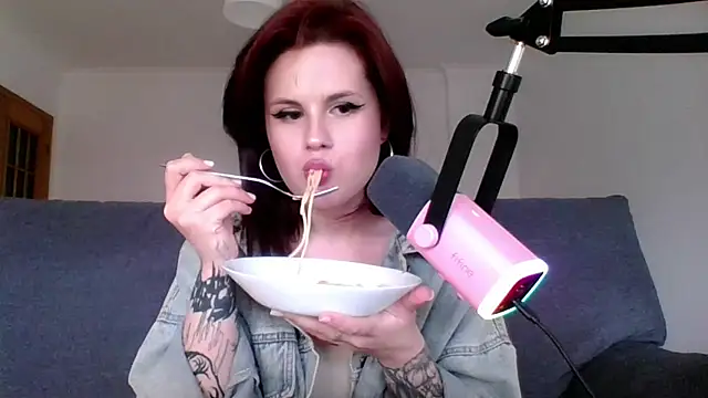 Snapshot of Della_Ideal chatting on 6, 3, 2025 Della Ideal online show from 6, 3, 2025