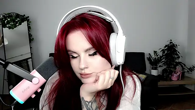 Snapshot of Della_Ideal chatting on 8, 9, 2025 Della Ideal online show from 8, 9, 2025