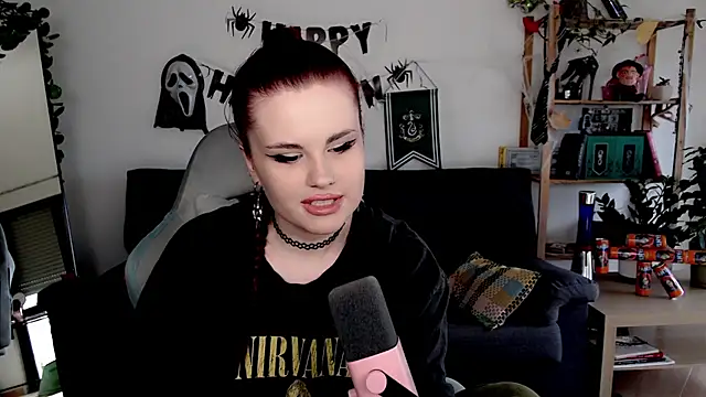 Snapshot of Della_Ideal chatting on 3, 11, 2025 Della Ideal online show from 3, 11, 2025