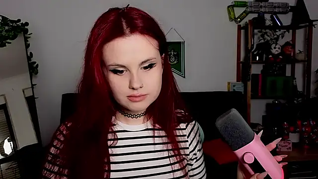 Snapshot of Della_Ideal chatting on 24, 11, 2025 Della Ideal online show from 24, 11, 2025