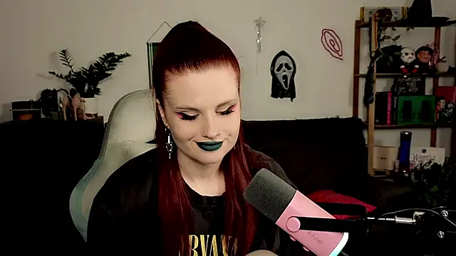 Snapshot of Della_Ideal chatting on 21, 12, 2025 Della Ideal online show from 21, 12, 2025